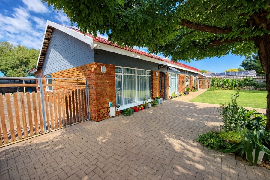 3 Bedroom Property for Sale in Langenhovenpark Free State